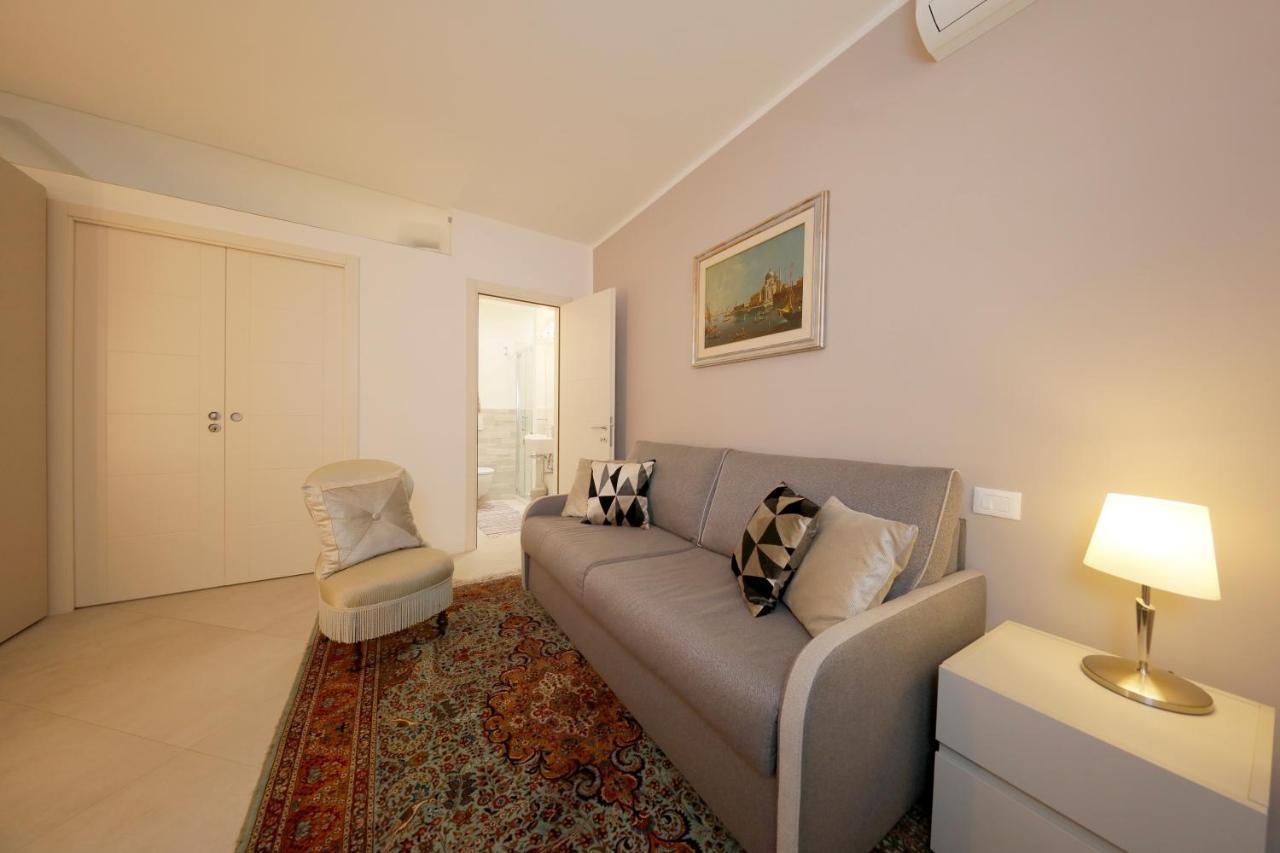 Siena Uptown - Sabrina'S Charming Apartment Bagian luar foto