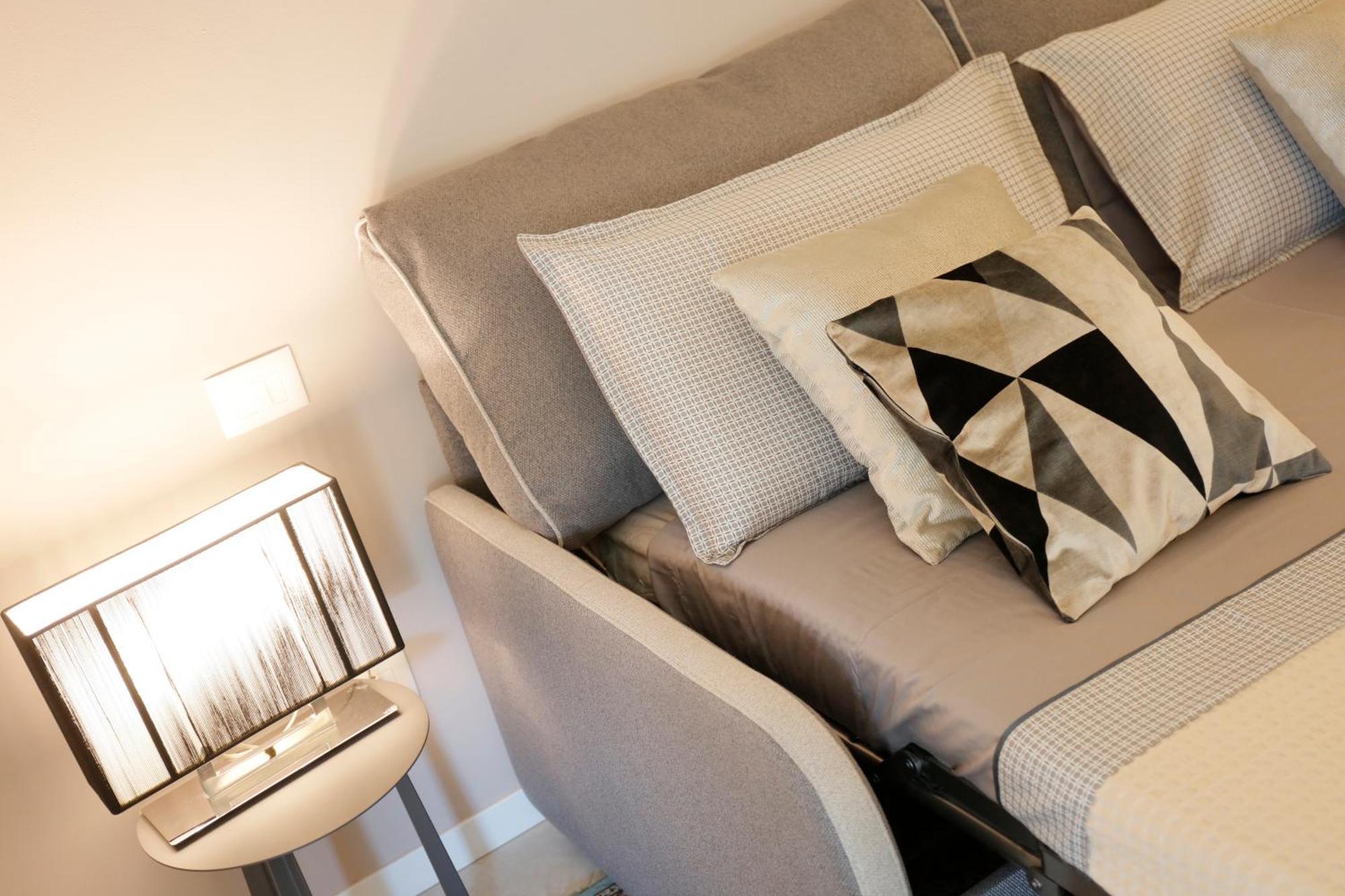 Siena Uptown - Sabrina'S Charming Apartment Bagian luar foto